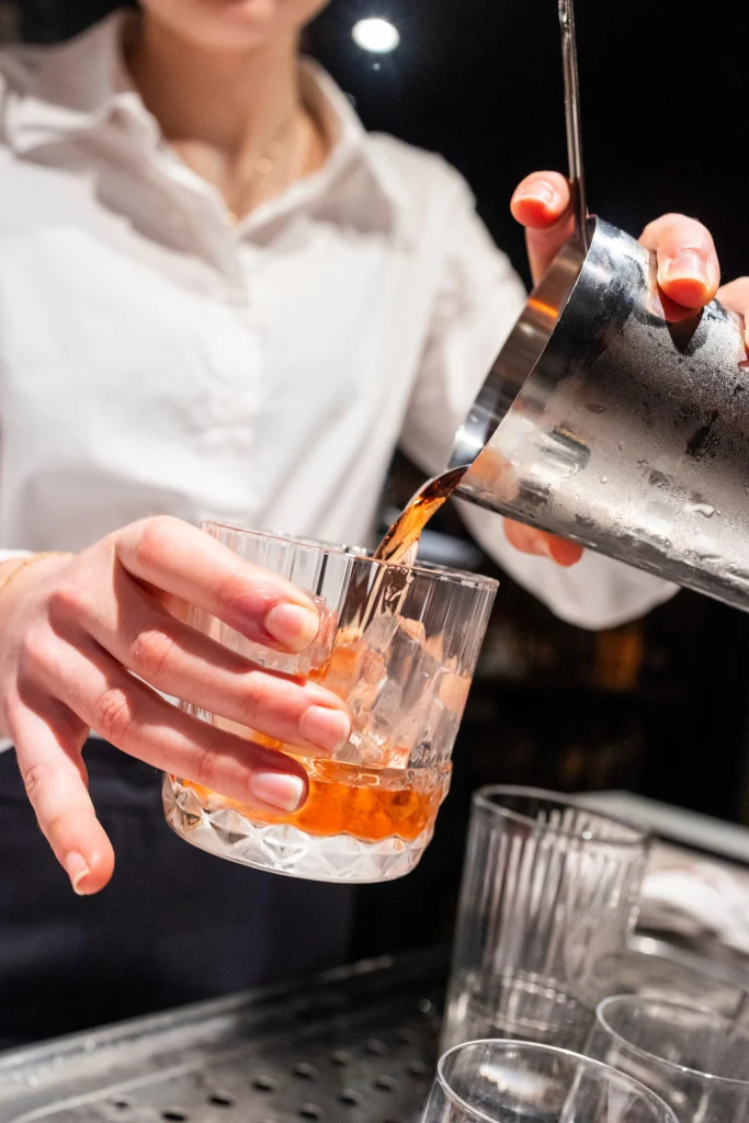 Cocktails en train d'être préparé