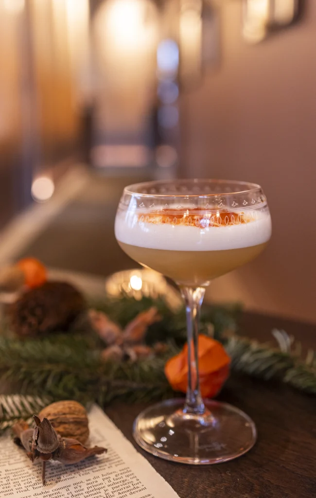 verre de cocktail jaune
