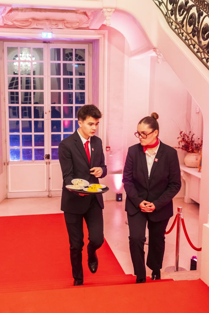étudiant serveur en restauration