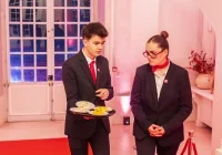 étudiant serveur en restauration