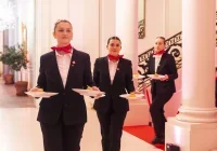 étudiant serveur en restauration